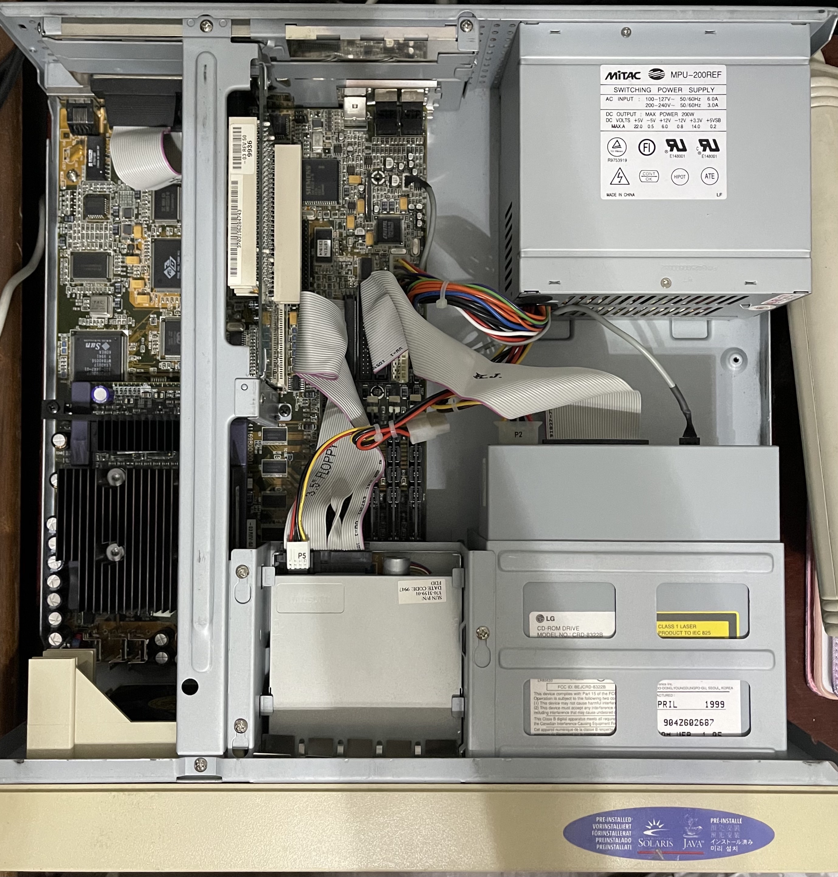 A look at the inside sans hard drive